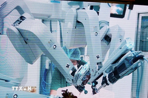 Phẫu thuật nội soi robot tại Bệnh viện Chợ Rẫy. (Ảnh: Phương Vy/TTXVN)