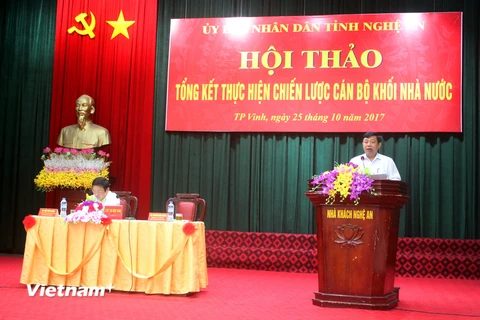 Phó Bí thư Tỉnh ủy, Chủ tịch Ủy ban Nhân dân tỉnh Nghệ An Nguyễn Xuân Đường phát biểu tại hội thảo cán bộ. (Ảnh: Tá Chuyên/Vietnam+) 