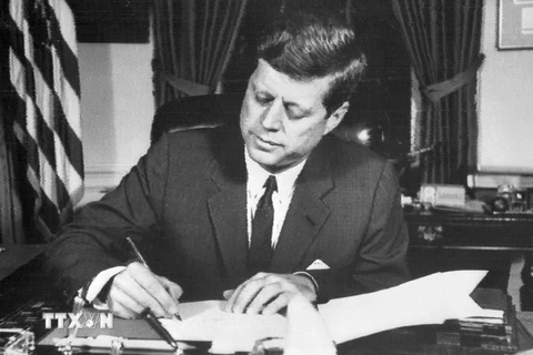 Tổng thống John Fitzgerald Kennedy tại Nhà Trắng ở thủ đô Washington, Mỹ ngày 24/10/1962. (Nguồn: AFP/TTXVN)