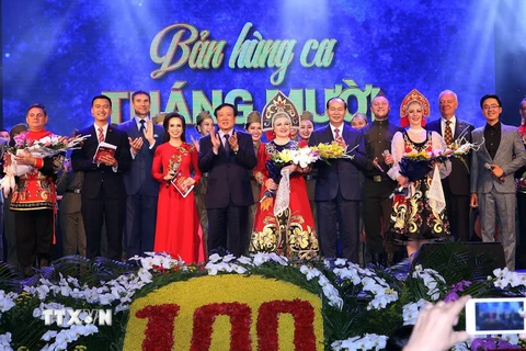 Chủ tịch nước Trần Đại Quang dự Chương trình 'Bản hùng ca Tháng Mười'. (Nguồn: TTXVN)