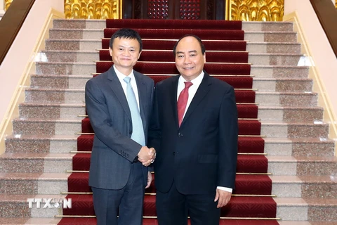 Thủ tướng Nguyễn Xuân Phúc tiếp ông Jack Ma, Chủ tịch Tập đoàn thương mại điện tử Alibaba (Trung Quốc). (Ảnh: Thống Nhất/TTXVN)