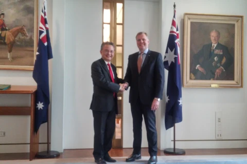 Đại sứ Ngô Hướng Nam đến chào xã giao Chủ tịch Hạ viện Australia Tony Smith. (Ảnh do Đại sứ quán cung cấp)