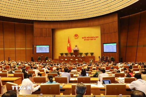 Quốc hội thông qua toàn văn Nghị quyết về kế hoạch phát triển kinh tế-xã hội năm 2018. (Ảnh: Phương Hoa/TTXVN)
