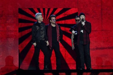 U2 nhận giải Biểu tượng toàn cầu tại EMA 2017. (Nguồn: Getty Images)