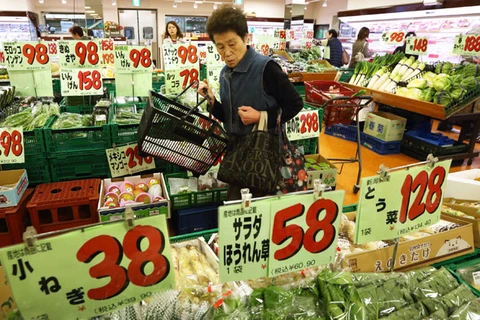 Người dân mua sắm tại siêu thị ở Nhật Bản. (Nguồn: Bloomberg)