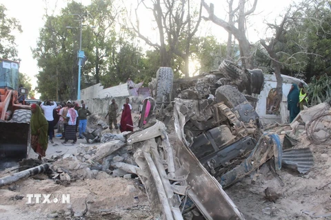 Hiện trường một vụ đánh bom do phiến quân Al-Shabaab tiến hành ở Mogadishu, Somalia ngày 29/10. (Nguồn: THX/TTXVN)