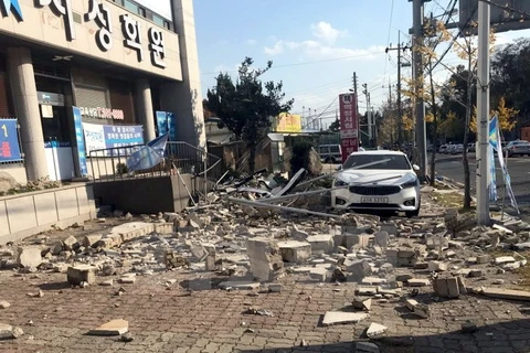 Cảnh đổ nát sau trận động đất ở Pohang, Hàn Quốc ngày 15/11. (Nguồn: THX/TTXVN)