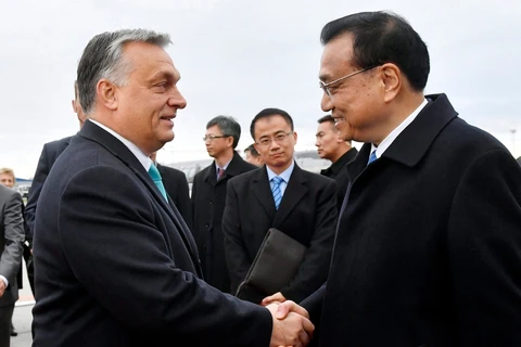 Thủ tướng Hungary Viktor Orban và Thủ tướng Trung Quốc Lý Khắc Cường. (Nguồn: AP)