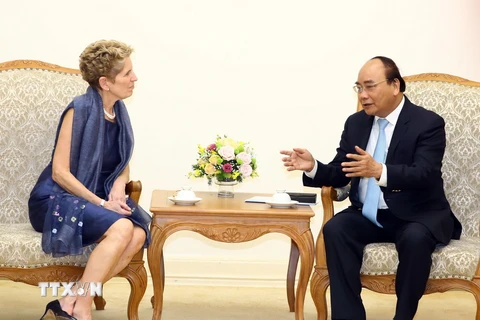 Thủ tướng Nguyễn Xuân Phúc tiếp bà Kathleen Wynne, Thủ hiến bang Ontario (Canada) đang ở thăm và làm việc tại Việt Nam. (Ảnh: Thống Nhất/TTXVN)