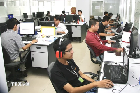 Phòng xây dựng phần mềm của một doanh nghiệp hoạt động tại Công viên phần mềm Đà Nẵng. (Ảnh : Văn Sơn/TTXVN)