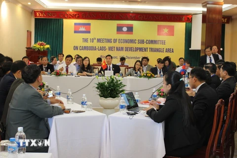 Hội nghị tiểu ban kinh tế lần thứ 10 Khu vực tam giác phát triển Campuchia-Lào-Việt Nam. (Ảnh: Đậu Tất Thành/TTXVN)