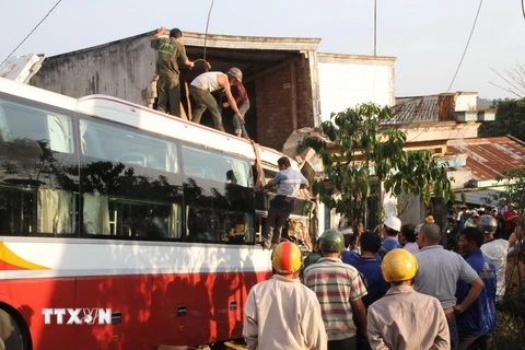 Một vụ tai nạn xe khách tại Lâm Đồng. (Nguồn: TTXVN)