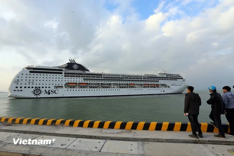 Tàu du lịch MSC LIRICA cập cảng Tiên Sa đưa du khách đến tham quan Đà Nẵng trong ngày đầu năm mới 2018. (Ảnh: Trần Lê Lâm/Vietnam+)