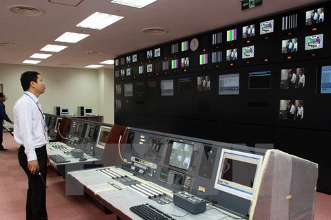 Phòng sản xuất tại Trung tâm thời sự Đài Truyền hình Việt Nam. (Ảnh: Minh Tú/TTXVN)