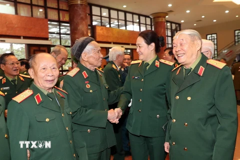 Các đại biểu cán bộ cao cấp quân đội nghỉ hưu trong cuộc gặp mặt ngày 11/1. (Ảnh: Trọng Đức/TTXVN)