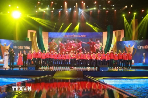 Đội tuyển Bóng đá nữ Việt Nam giành danh hiệu 'Đội tuyển của năm.' (Ảnh: Quốc Khánh/TTXVN)
