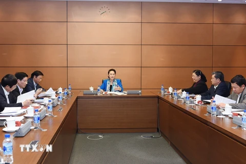 Chủ tịch Quốc hội Nguyễn Thị Kim Ngân chủ trì cuộc họp Ban tổ chức APPF-26. (Ảnh: Trọng Đức/TTXVN)