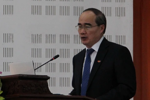Bí thư Thành ủy Thành phố Hồ Chí Minh Nguyễn Thiện Nhân phát biểu tại một hoạt động trong chuyến thăm, làm việc tại Lào. (Ảnh: Thành Chung/TTXVN)