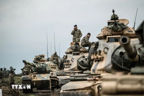 Xe tăng của quân đội Thổ Nhĩ Kỳ triển khai tại Hatay, khu vực biên giới giữa Thổ Nhĩ Kỳ và Syria ngày 21/1. (Nguồn: AFP/TTXVN)