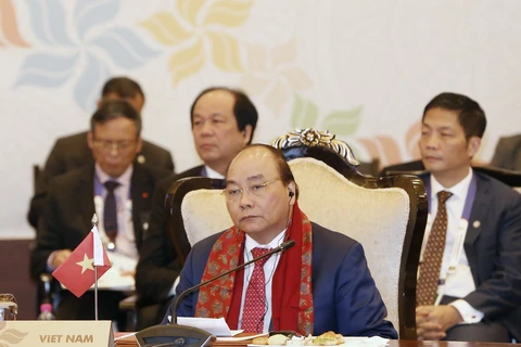Thủ tướng Nguyễn Xuân Phúc dự và phát biểu tại Phiên họp toàn thể giữa các nhà lãnh đạo ASEAN và Thủ tướng Ấn Độ. (Ảnh: Thống Nhất/TTXVN)