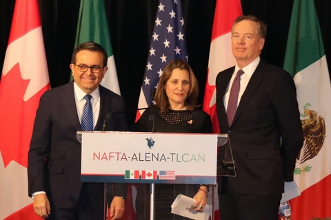 Bộ trưởng Kinh tế Mexico Ildefonso Guajardo Villarreal, Ngoại trưởng Canada Chrystia Freeland và Đại diện Thương mại Mỹ Robert E. Lighthizer tại buổi họp báo. (Ảnh: Trường Giang/TTXVN)