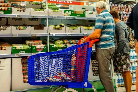 Mua sắm tại siêu thị ở Pháp. (Nguồn: The National)
