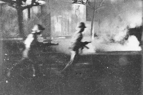 Quân Giải phóng tiến công tiêu diệt giặc tại Sài Gòn (1968). (Ảnh Tư liệu TTXVN)