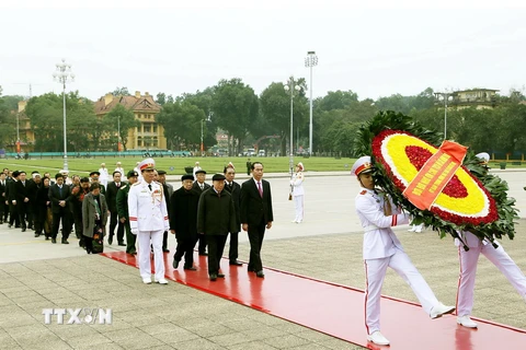 Lãnh đạo Đảng, Nhà nước viếng Chủ tịch Hồ Chí Minh. (Ảnh: Nguyễn Dân/TTXVN)