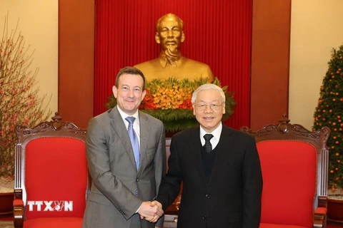 Tổng Bí thư Nguyễn Phú Trọng tiếp Đại sứ Cộng hòa Pháp Bertrand Lortholary. (Ảnh: Trí Dũng/TTXVN)