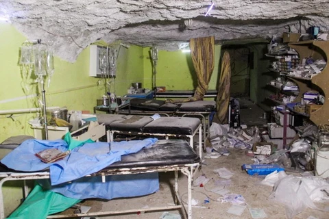 Một bệnh viện tại thị trấn Khan Sheikhun sau vụ tấn công được cho là sử dụng vũ khí hóa học. (Nguồn: Getty Images/TTXVN)
