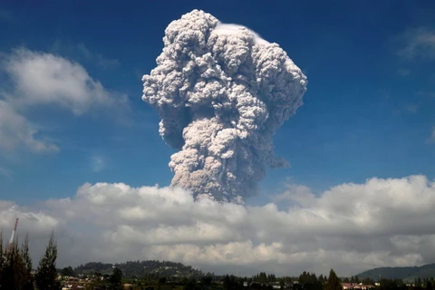 Núi lửa Sinabung phun trào. (Nguồn: Reuters)