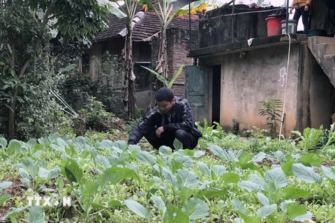 Người dân tại điểm tái định cư đô thị tại bản Phiêng Nèn 2, xã Mường Giàng, huyện Quỳnh Nhai, Sơn La. (Nguồn: TTXVN)