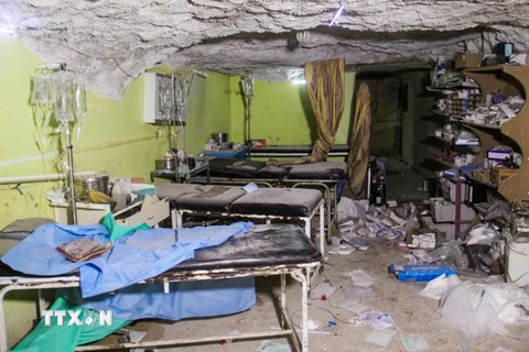 Cảnh tàn phá tại thị trấn Khan Sheikhun, Syria sau vụ tấn công được cho là sử dụng vũ khí hóa học. (Nguồn: Getty Images/TTXVN)