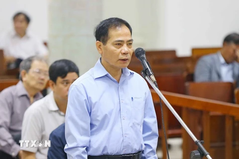 Bị cáo Hoàng Thế Trung (sinh năm 1960, nguyên Giám đốc Ban Quản lý Dự án Đầu tư xây dựng hệ thống cấp nước sông Đà-Hà Nội) tại phiên xét xử. (Ảnh: Doãn Tấn/TTXVN)