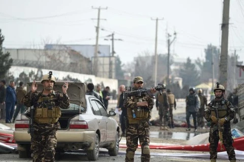 Cảnh sát Afghanistan tại hiện trường một vụ đánh bom. (Nguồn: AFP)