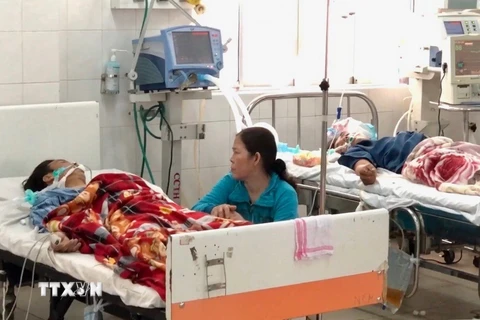 Một bệnh nhân được điều trị tại bệnh viện. (Ảnh: Thanh Sang/TTXVN)