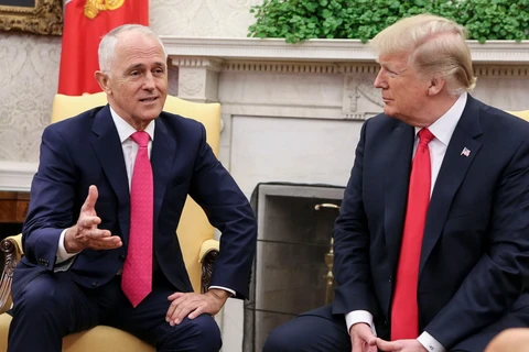 Tổng thống Mỹ Trump (phải) và Thủ tướng Australia Malcolm Turnbull trong 1 cuộc gặp. (Nguồn: REX)