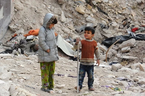 Trẻ em Syria tại khu vực Aleppo ngày 21/12/2017. (Nguồn: THX/TTXVN)