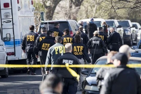 Lực lượng chức năng điều tra tại hiện trường một vụ nổ ở Austin. (Nguồn: TNS/TTXVN)