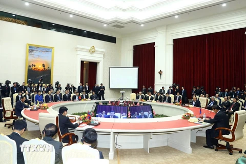 Thủ tướng Nguyễn Xuân Phúc dự Hội nghị Cấp cao Hợp tác Mekong-Lan Thương lần thứ hai với chủ đề 'Dòng sông hòa bình và phát triển bền vững của chúng ta' tại Phnom Penh, Campuchia. (Ảnh: Thống Nhất/TTXVN)