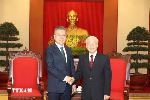 Tổng Bí thư Nguyễn Phú Trọng tiếp Tổng thống Hàn Quốc Moon Jae-in thăm cấp Nhà nước tới Việt Nam. (Ảnh: Trí Dũng/TTXVN)