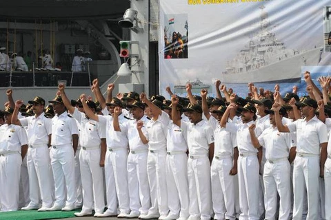 Thủy thủ Ấn Độ trên khinh hạm lớp Talwar INS Tarkash. (Nguồn: Thehindu)