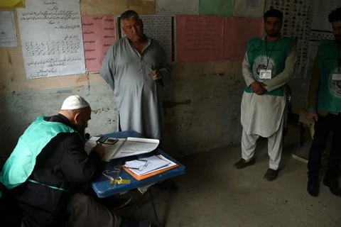 Một điểm bỏ phiếu ở Afghanistan. (Nguồn: alaraby.co.uk)