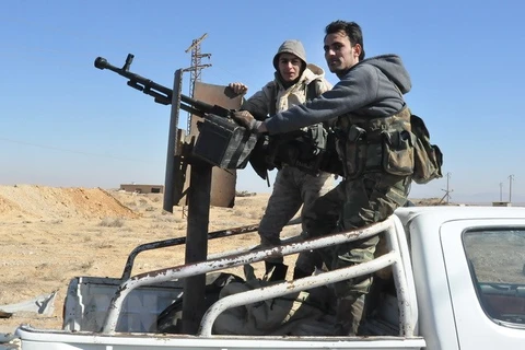 Các lực lượng Syria trong chiến dịch chống IS ở tỉnh Homs. (Nguồn: AFP/TTXVN)