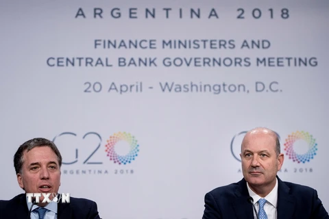 Bộ trưởng Tài chính Argentina Nicolas Dujovne (trái). (Nguồn: AFP/TTXVN)