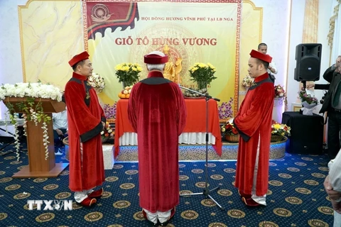 Lễ cúng Vua Hùng. (Ảnh: Quang Vinh/TTXVN)