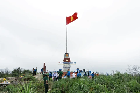Quảng Bình: Khánh thành công trình cột cờ Tổ quốc trên đảo Hòn La 