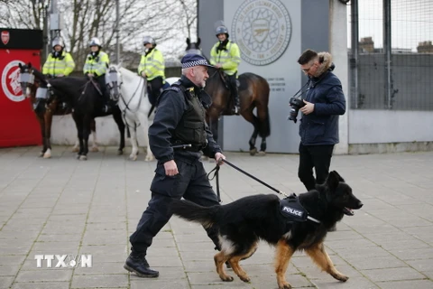 Cảnh sát tuần tra tại London ngày 5/4. (Nguồn: AFP/TTXVN)
