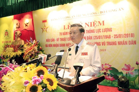 Thượng tướng Tô Lâm, Ủy viên Bộ Chính trị, Bộ trưởng Bộ công an đọc diễn văn tại Lễ kỷ niệm 70 năm Ngày truyền thống lực lượng Hậu cần-Kỹ thuật Công an nhân dân. (Ảnh: Nhan Sáng/TTXVN)