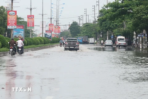 Nhiều đường phố tại thành phố Hải Dương bị ngập lụt. (Ảnh: Hiền Anh/TTXVN)